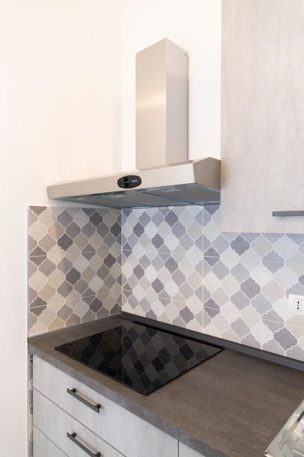 Gray Pearl - Modern Apartment In City Center 阿罗纳 外观 照片
